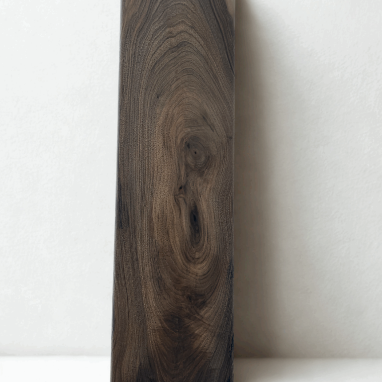 walnoten wandplank met verjongde rand